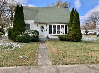 5400 Red Leaf Rd, Louisville, KY 40218