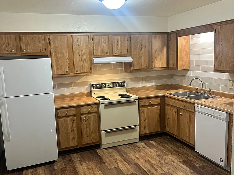 Immaculate Updated 2 Bedroom 1 bath — Photo 14