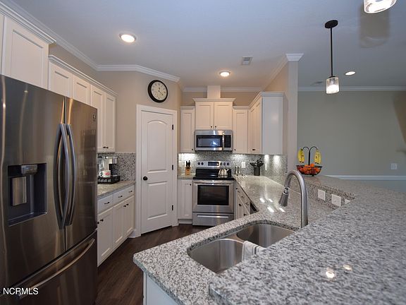 5th image of 3509 Holman Way