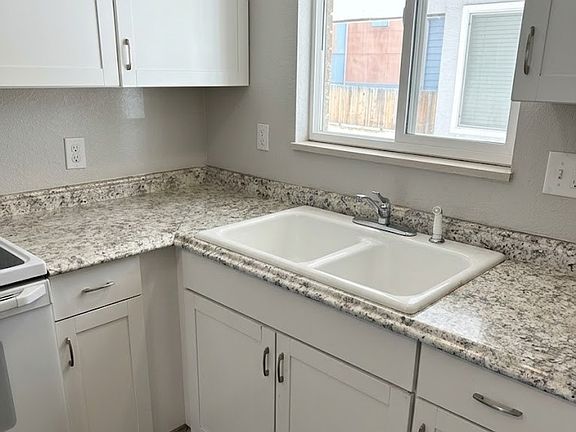 4th image of 208 W Baseline Rd Unit 1