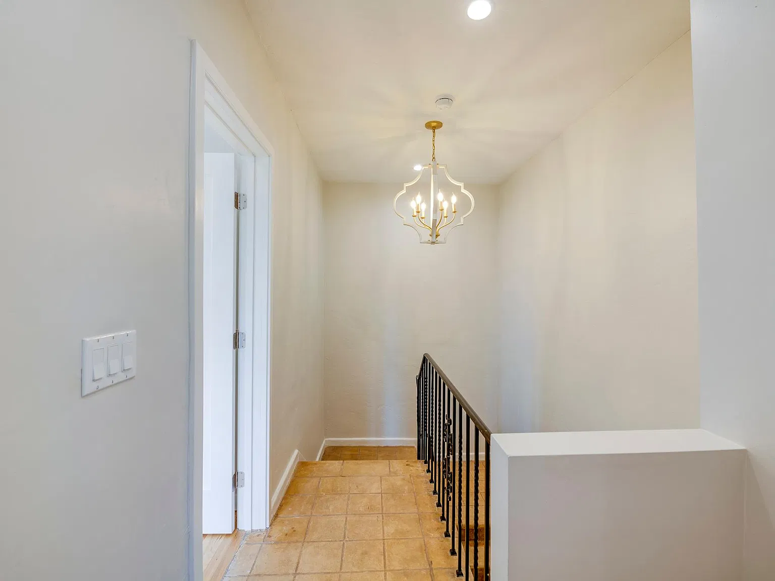 1003 Hi Point St — Photo 4