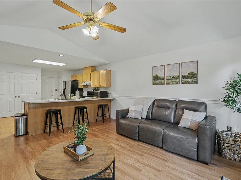 2576 Yarmouth Ln — Photo 18