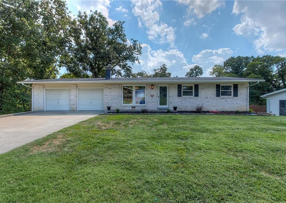 2nd image of 2936 Avon Dr