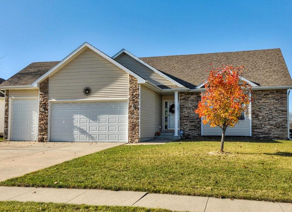 1st image of 2806 NE Bellagio Dr