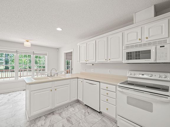 4th image of 205 W Harrington Ave