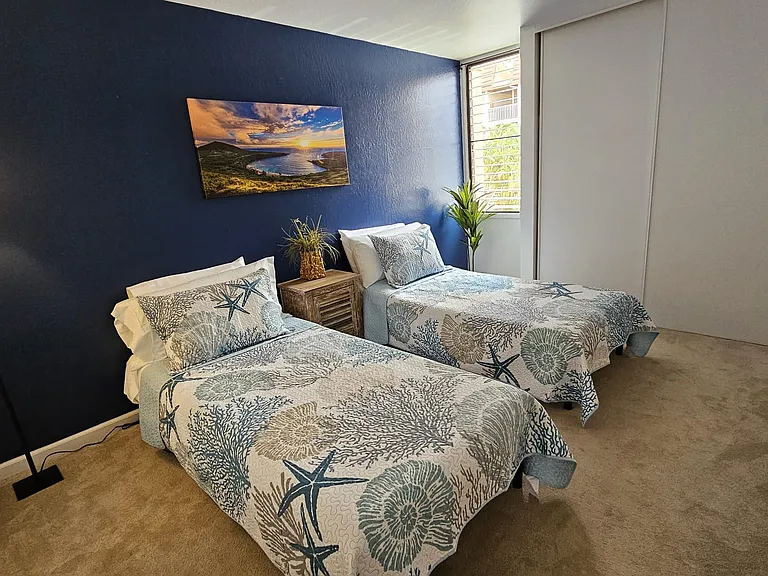 2nd Bedroom - Twin XL -w/ electric up/down buttons