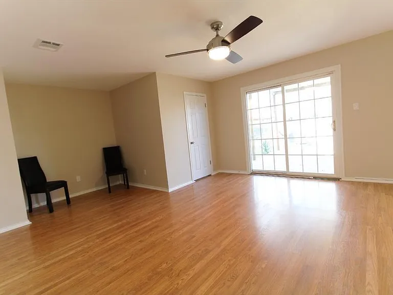 Vol Walker Dr — Photo 12