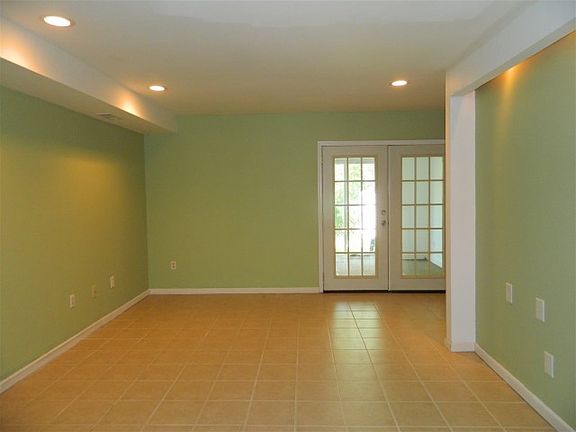 4th image of 8 Tenandaho Ln