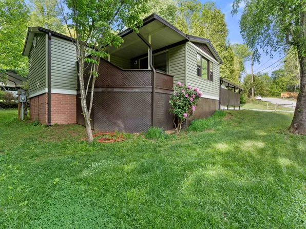 617 Waddell Dr, Hendersonville, NC 28792