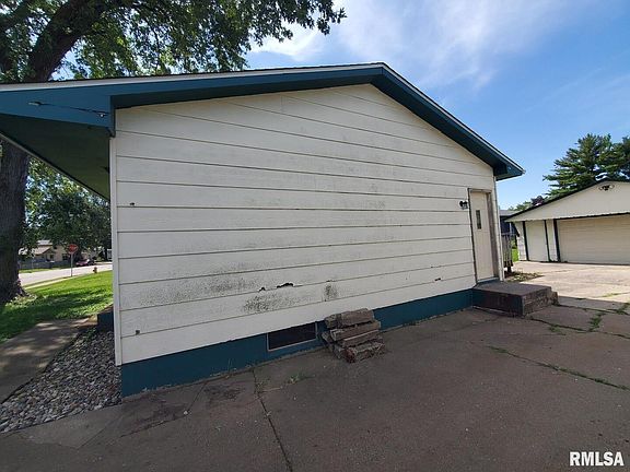 3rd image of 1304 Calvin St
