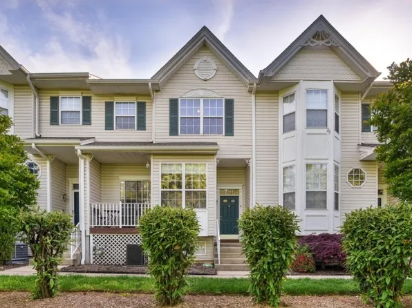 8 Cummington Ln, Raritan Twp., NJ 08822