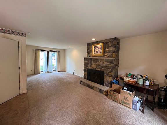3rd image of 126 Honeysuckle Ln