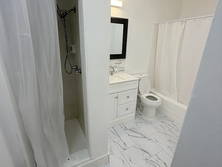 820 W Gardena Blvd #6 — Photo 7