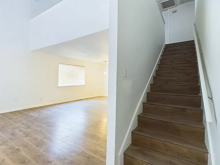 2124 Burton Dr — Photo 20