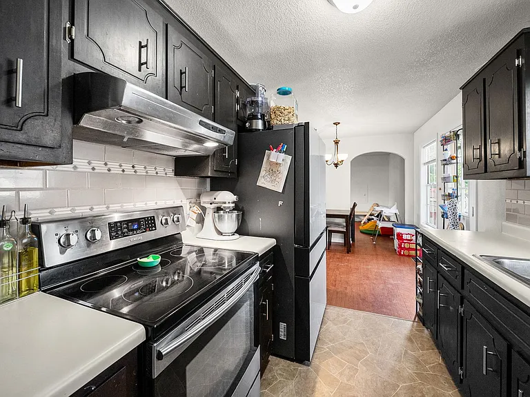 919 Van Buren Ave — Photo 9