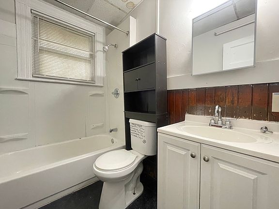 5th image of 459 Beech St APT 1