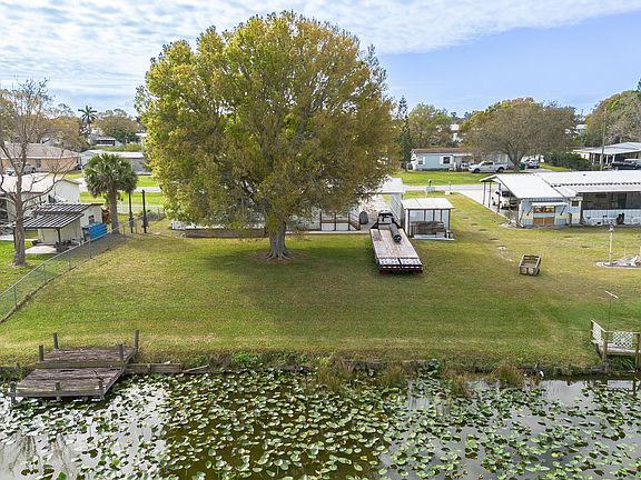 2nd image of 2027 SE 27th Street