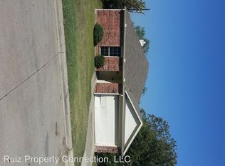 2328 Debra Court Dr, Fort Worth, TX 76112