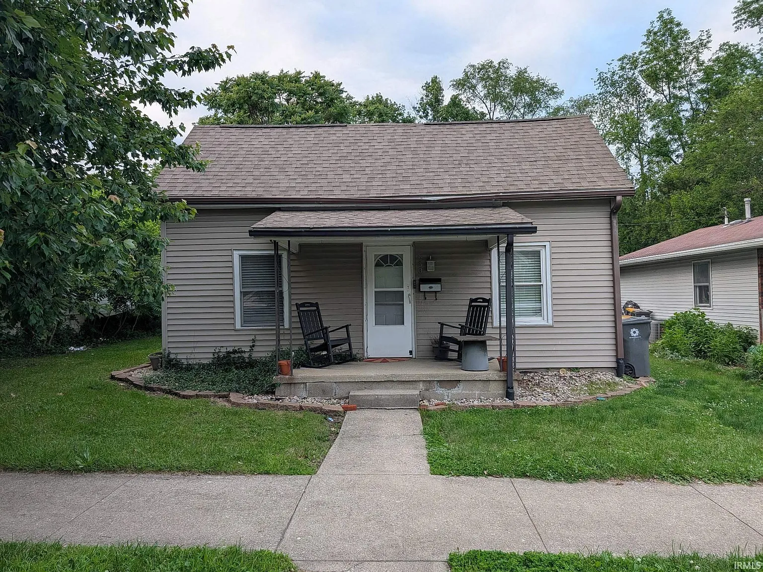 3 bed, 2.0 bath, 924 sqft, $1,800 — Photo 2