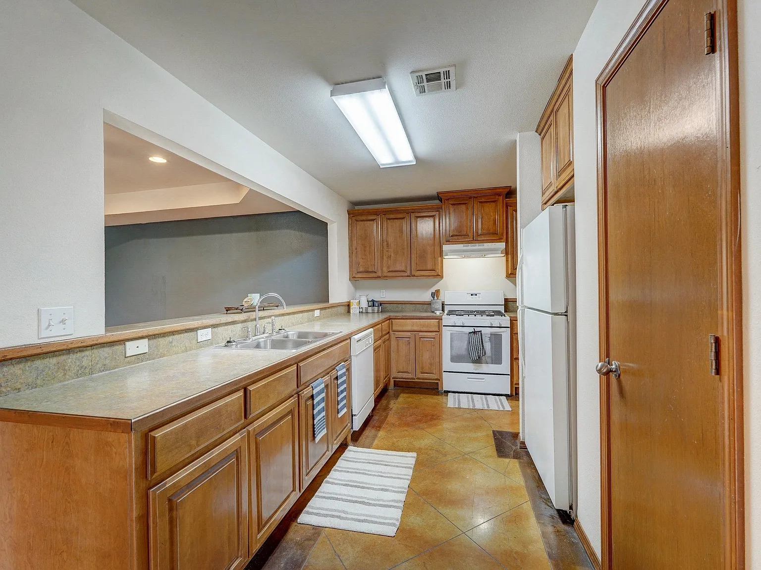 Waters Edge Duplexes — Photo 4