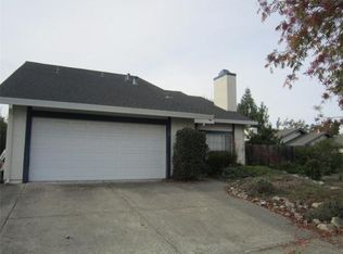 377 Wren Dr, Santa Rosa, CA 95401