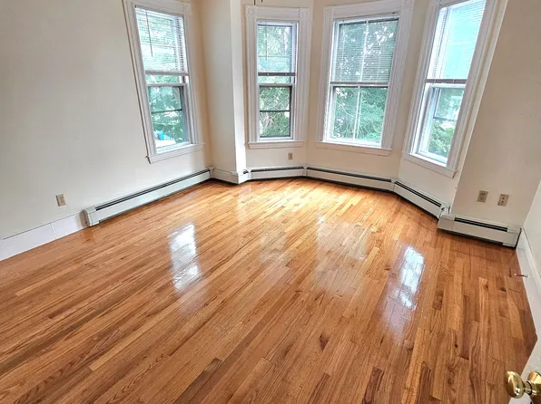 57 Lawrence St, Waltham, MA