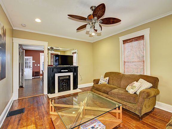Living Room, great natural light!