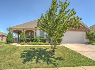 71 Lucas Ln, Edgecliff Village, TX 76134