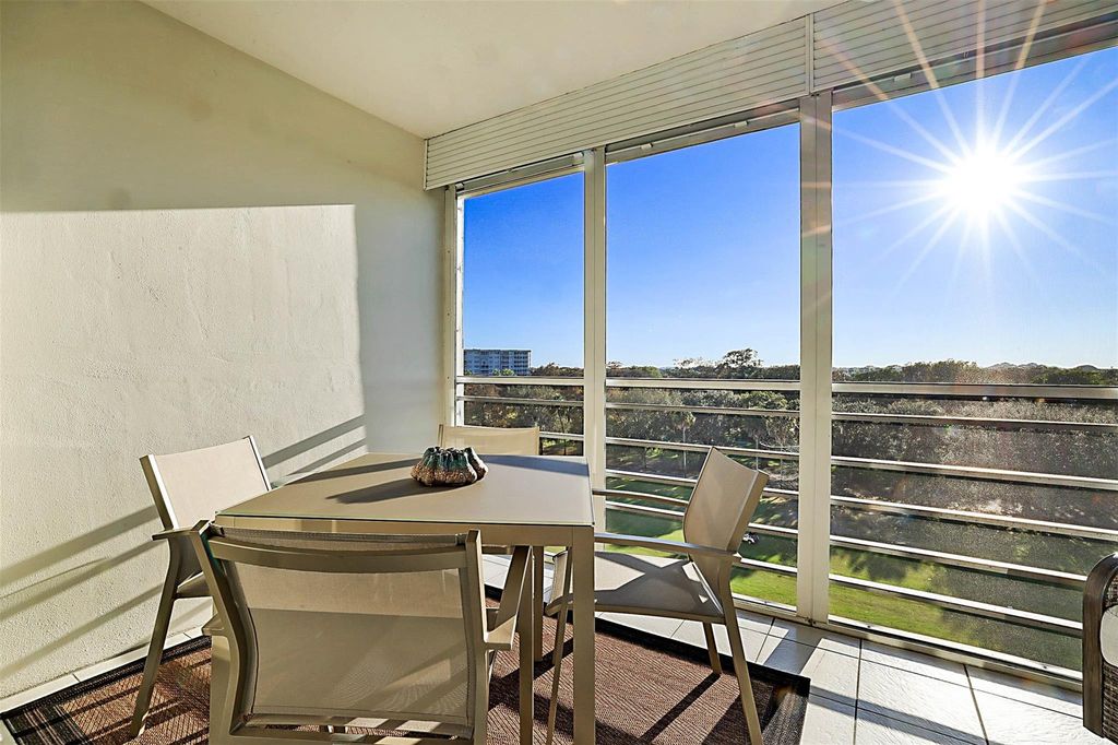 575 Oaks Lane #703, photo 2