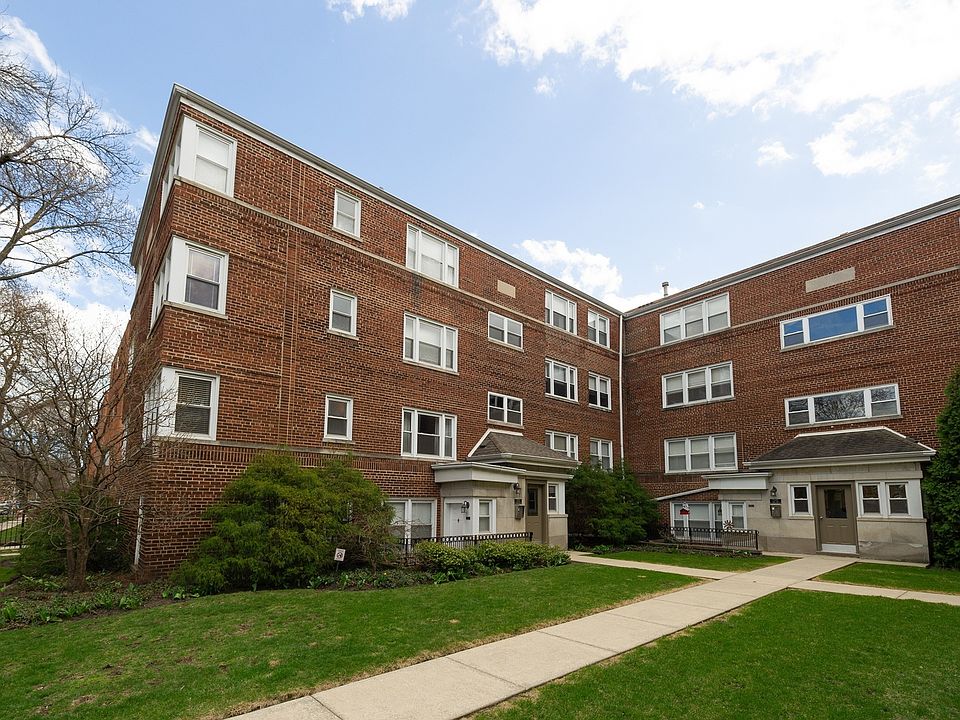 1st image of 2921 W Summerdale Ave APT 1