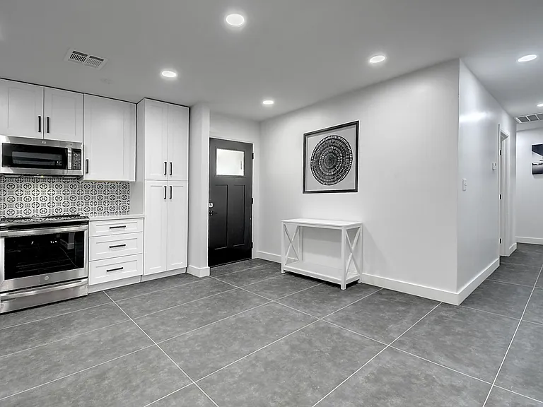 7513 E Cambridge Ave — Photo 3