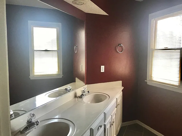 9902 W 132nd Ter — Photo 12