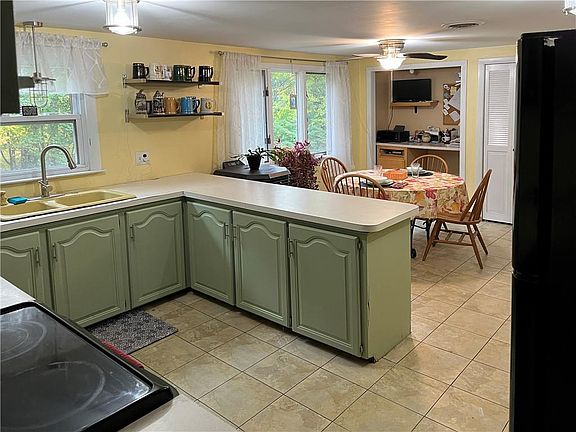 4th image of 16 Palomino Dr