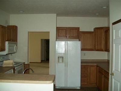 3rd image of 407 Winding Brook Dr