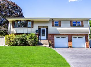 89 Pine Dr, Stony Pt, NY 10980