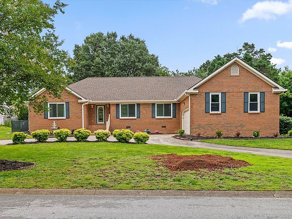 3rd image of 636 Pine Brow Trl
