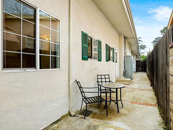 3rd image of 1445 N Grand Oaks Ave