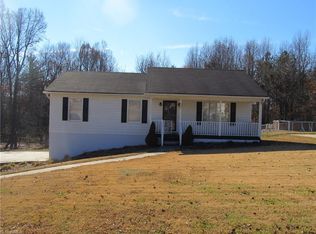 6101 Hunters Ridge Dr, Lexington, NC 27295