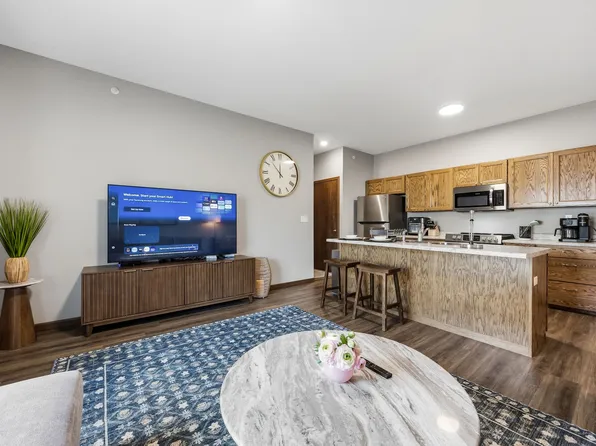 942 Boston Way #11, Coralville, IA 52241