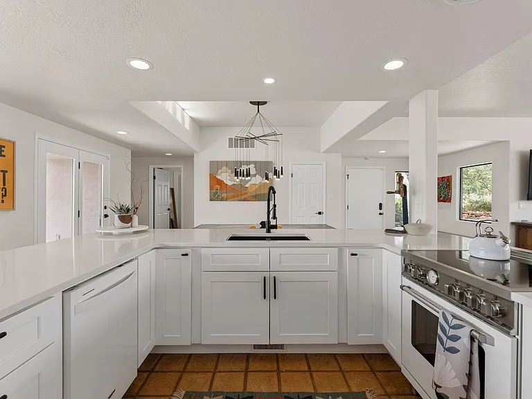 1411 W Sandhill Cir — Photo 16