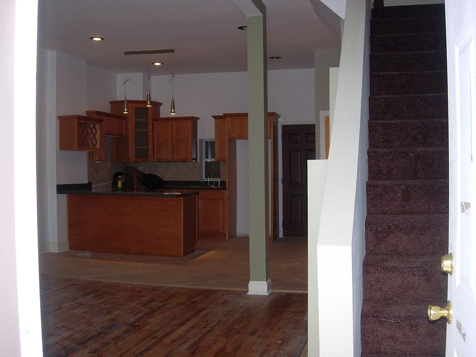 2nd image of 2744 W Maypole Ave