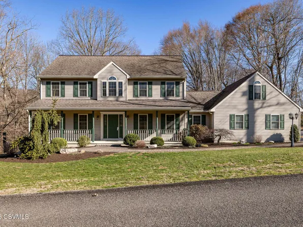 8 Steeplechase Dr, Bloomsburg, PA 17815