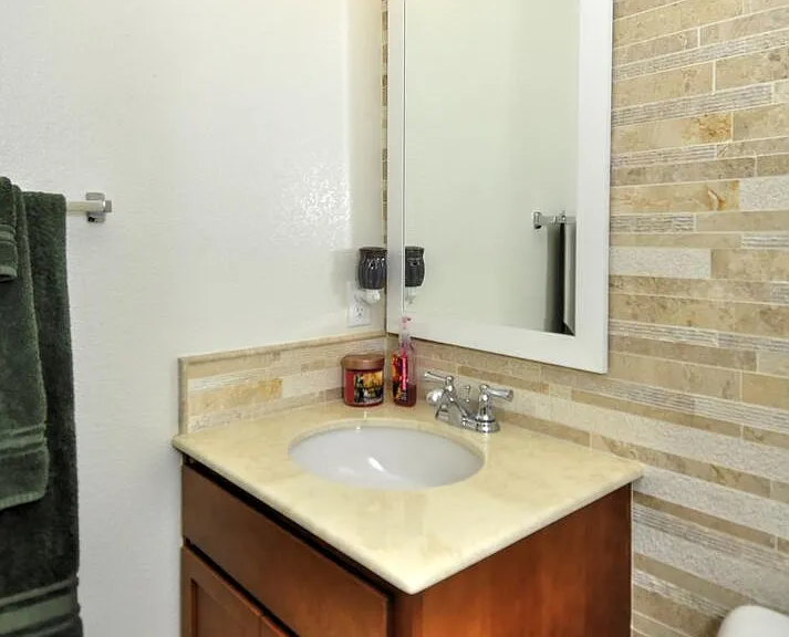 1/2 Bathroom