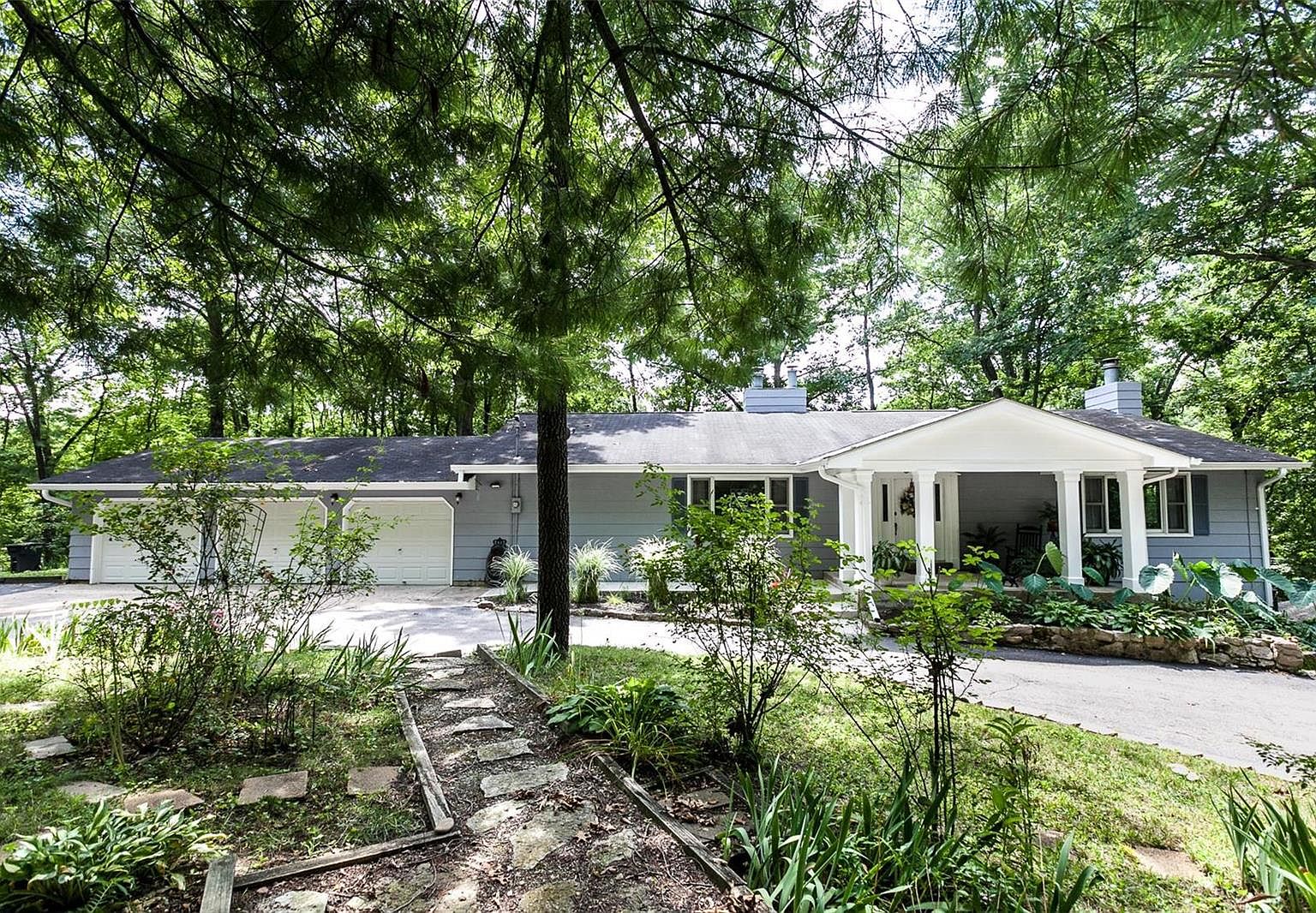 8 Old Jamestown Ct, Florissant, MO 63034 Zillow