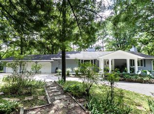 8 Old Jamestown Ct, Florissant, MO 63034