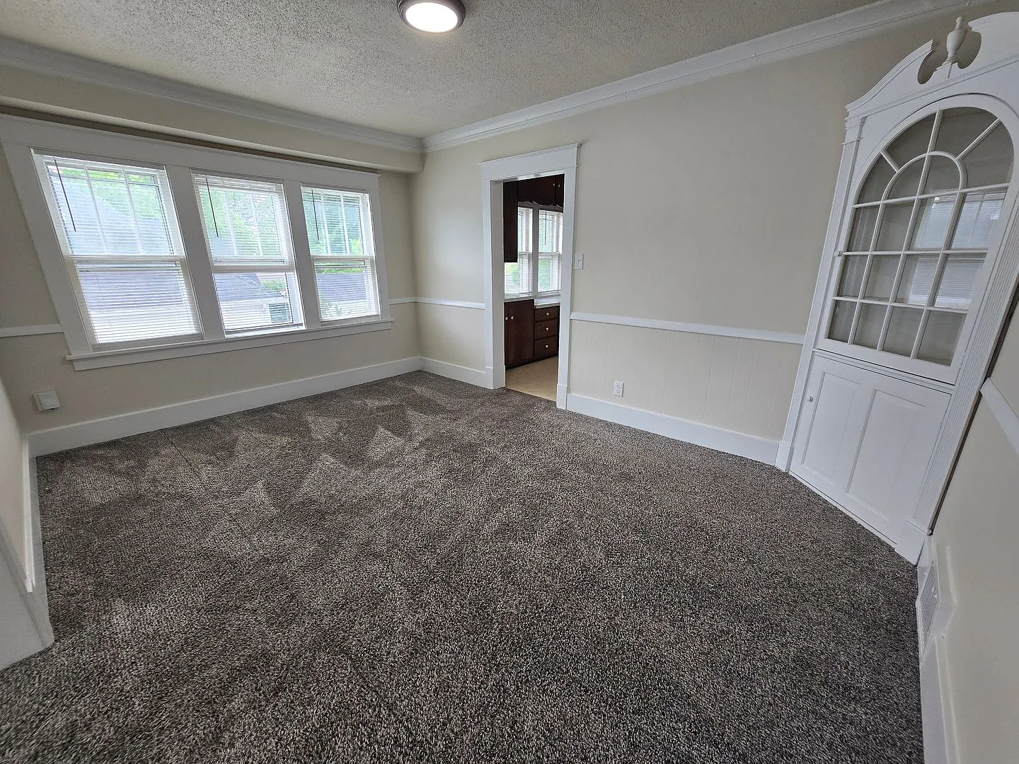 1109 Dousman St — Photo 1
