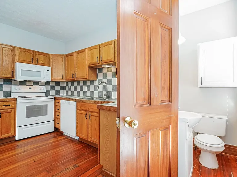 804 E Main St — Photo 12