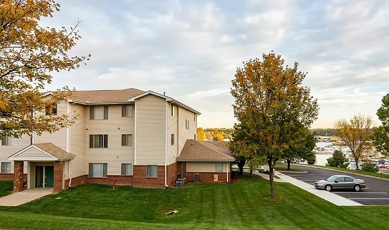 South Hills Apartments — Photo 1
