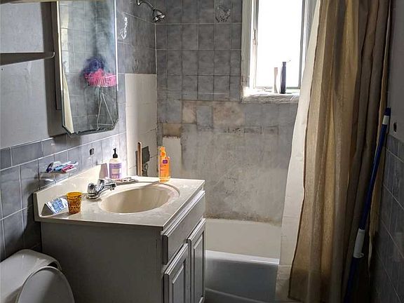 3rd image of 25 McGrady St