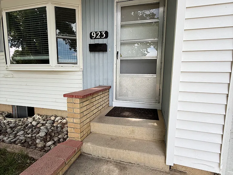 Daphne Dr — Photo 2